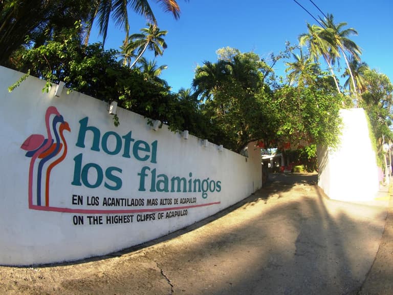 Hotel Flamingos — Bienvenida a Los Flamingos