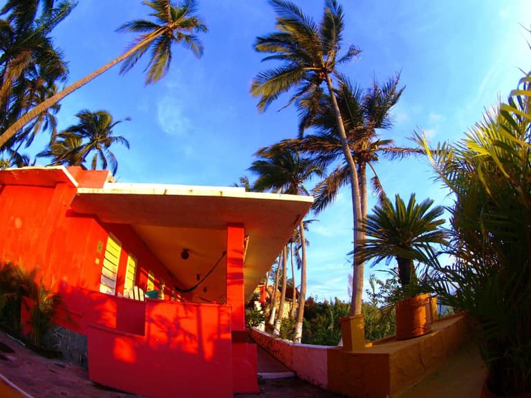 Hotel Flamingos — Cena con sol cayendo