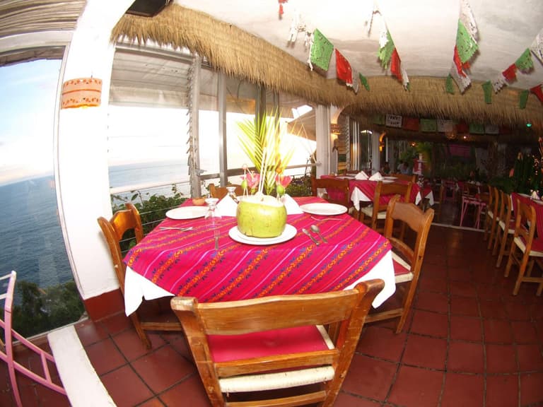 Hotel Flamingos — Restaurante con vista al mar